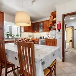Alloggio in famiglia Linos House